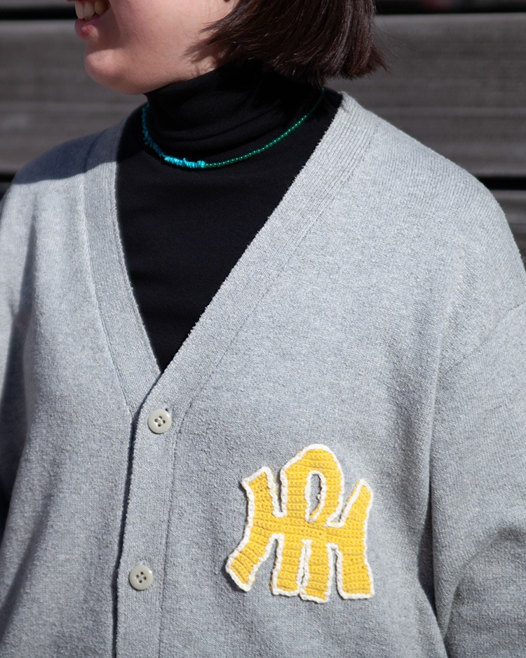 ループヤーン スプリングニットロゴカーディガン