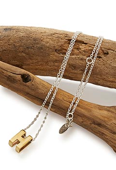 Hollow-out H necklace