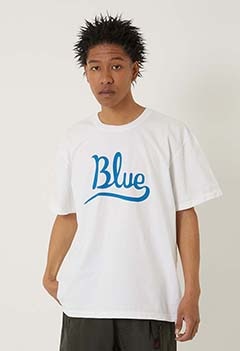 カーシブ Blue プリント Tシャツ（XS / WHITE）