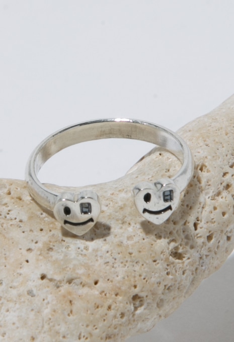 Double Heart Smile H Ring