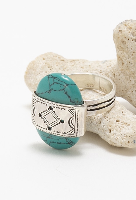 Oval turquoise ring