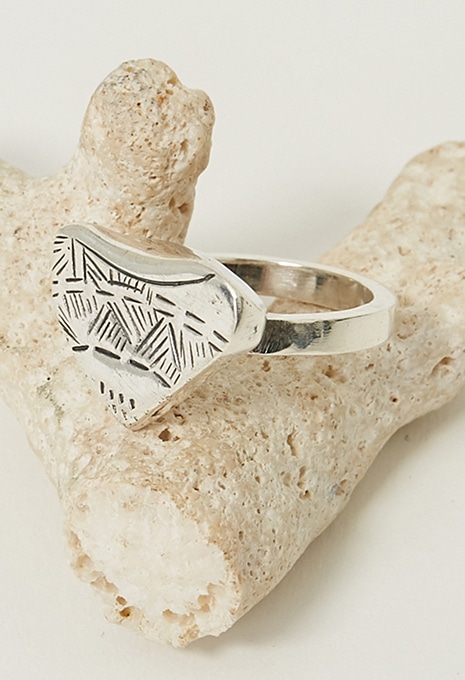 Spall heart ring