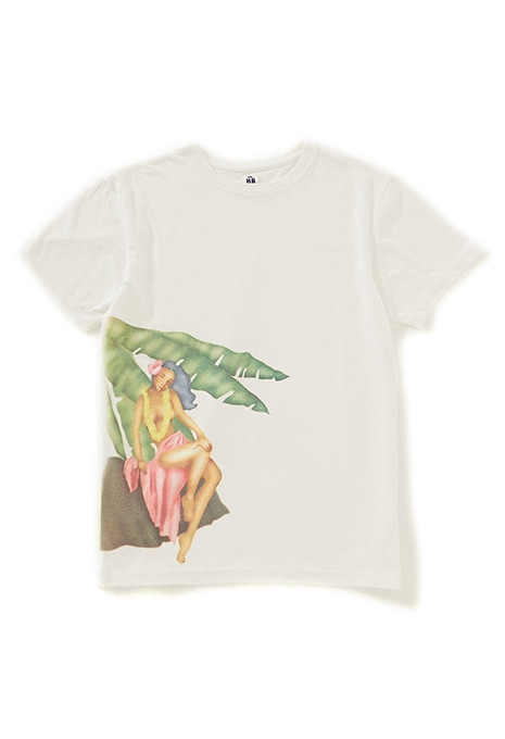 A GIRL ON THE FRONT short sleeve T-shirts