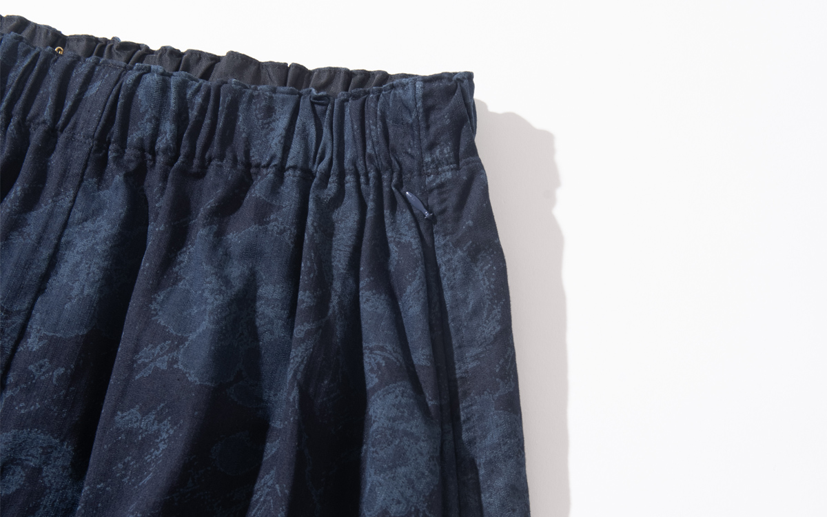 インディゴナイロンサテンツジガハナ ギャザースカート