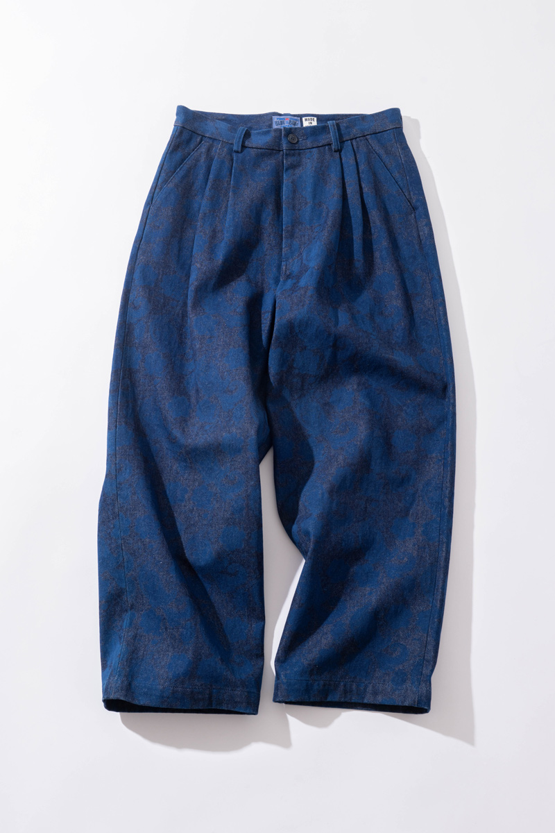 チャクバツデニムツジガハナ タックワイドパンツ