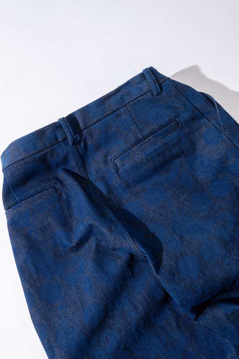 チャクバツデニムツジガハナ タックワイドパンツ