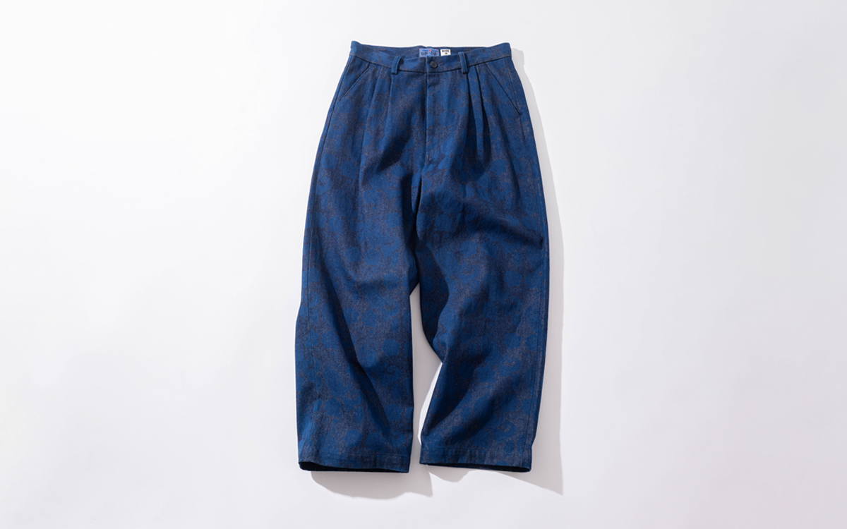 チャクバツデニムツジガハナ タックワイドパンツ