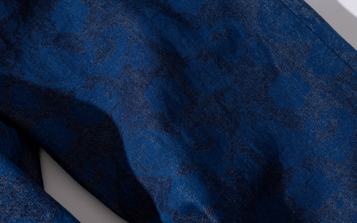 チャクバツデニムツジガハナ タックワイドパンツ