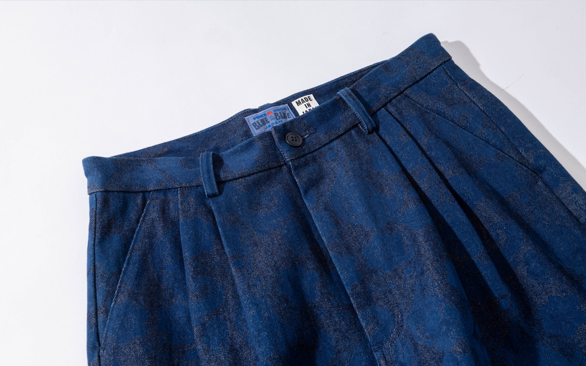 チャクバツデニムツジガハナ タックワイドパンツ