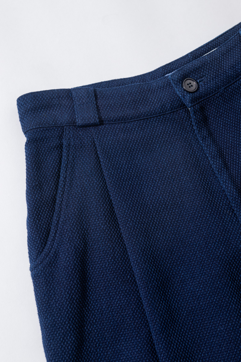 ホンアイライトサシコ タックワイドパンツ