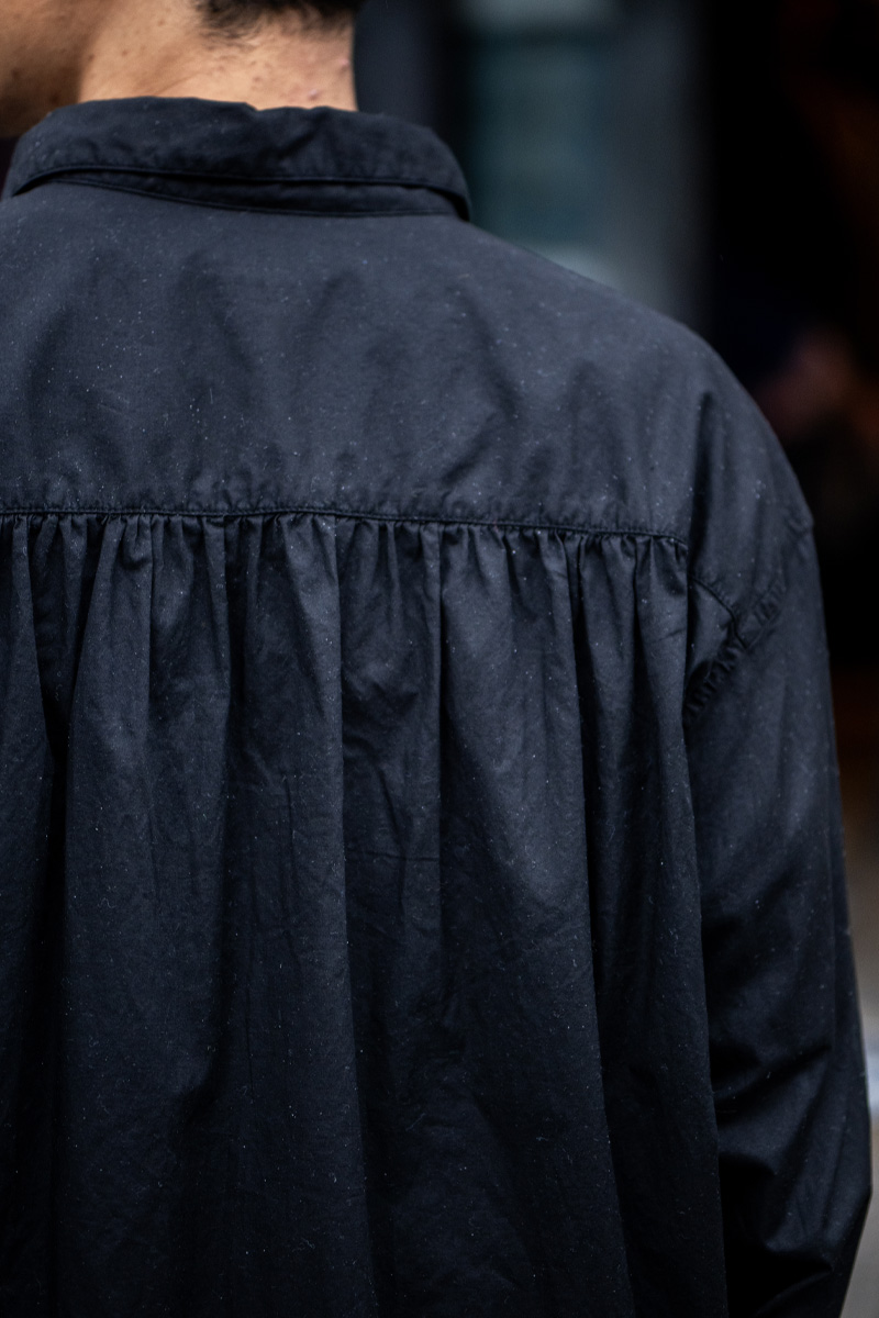 キョウクロゾメギャザーシャツ