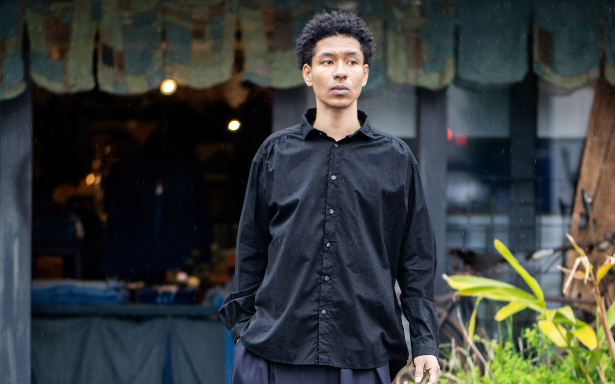 キョウクロゾメギャザーシャツ