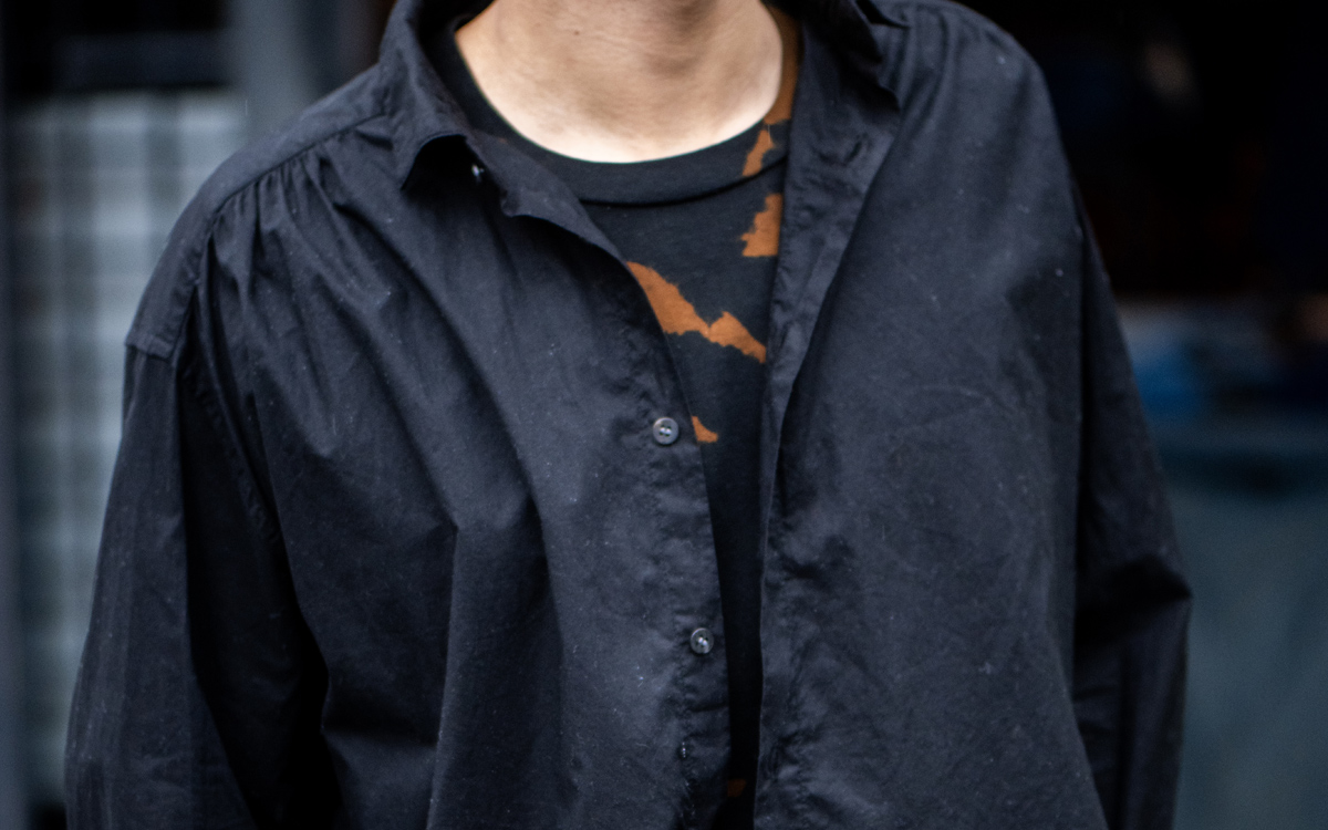 キョウクロゾメギャザーシャツ